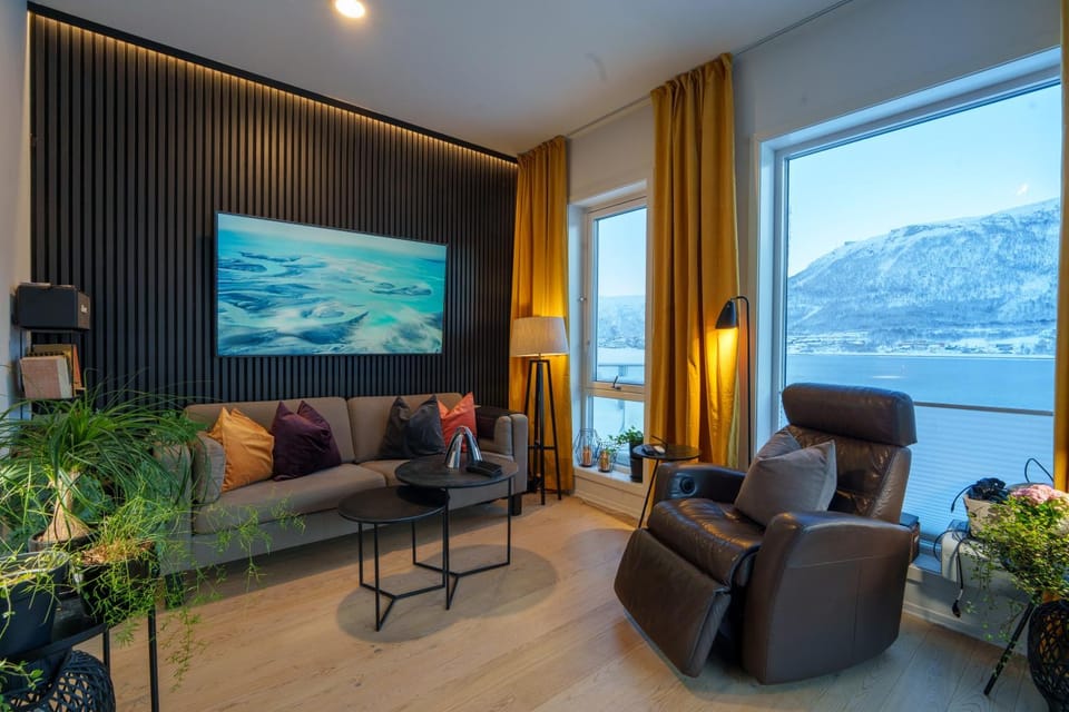 By the Sea and Mountains Apartment in Tromso
