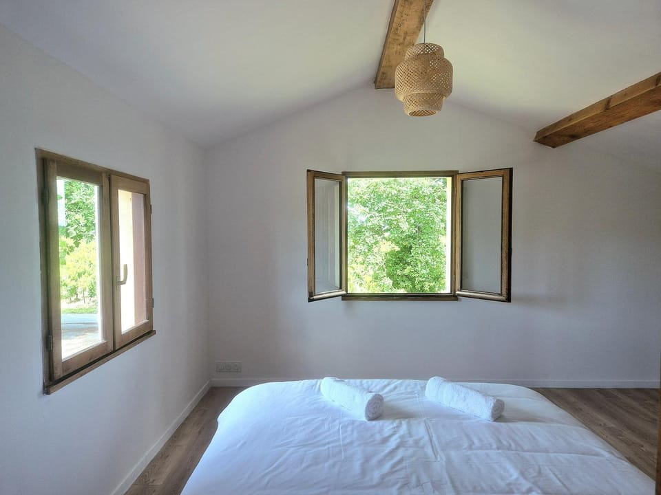 Bed, Bedroom