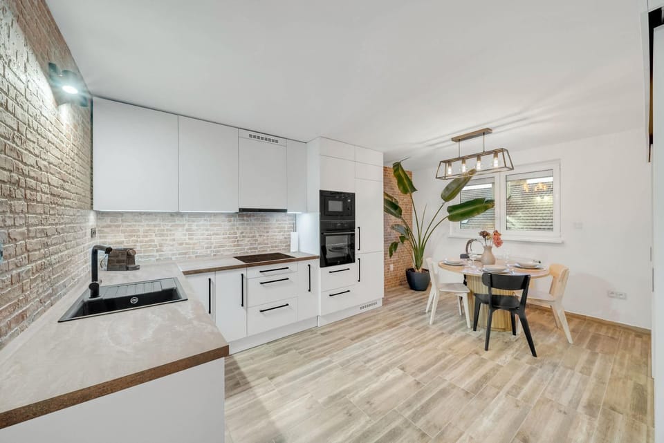 Kitchen or kitchenette, Seating area, Dining area, dishwasher, oven, stove
