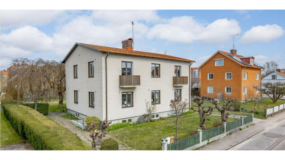 Property building, Garden view