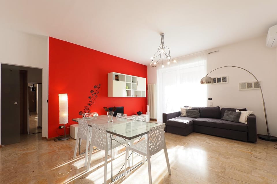 Living room, Dining area, internet, air conditioner