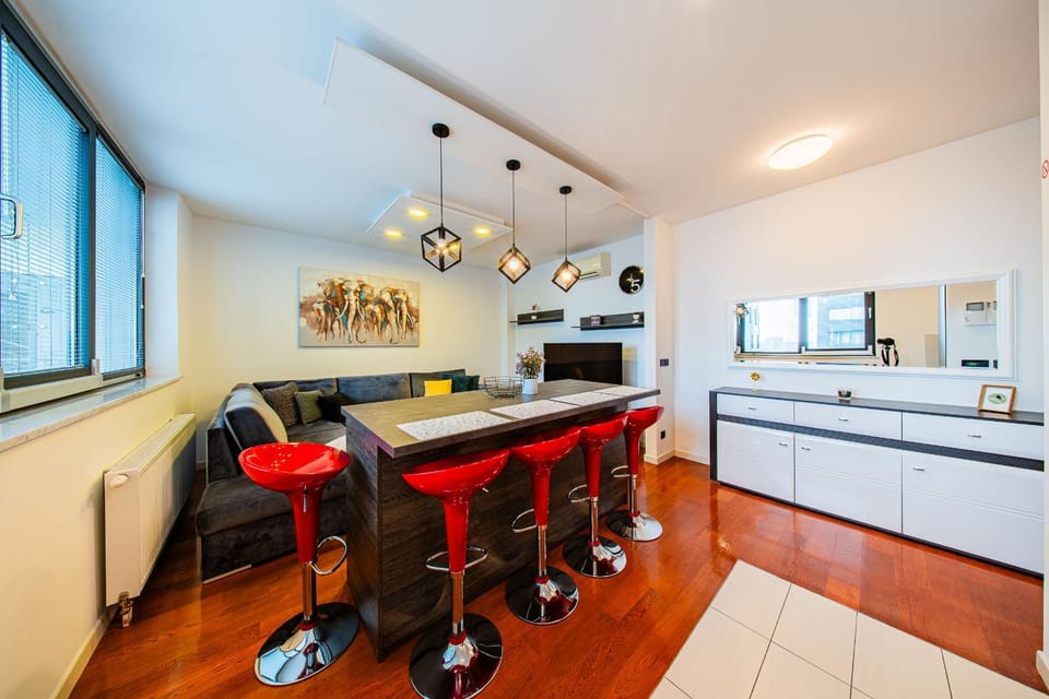 Kitchen or kitchenette, Dining area, stove