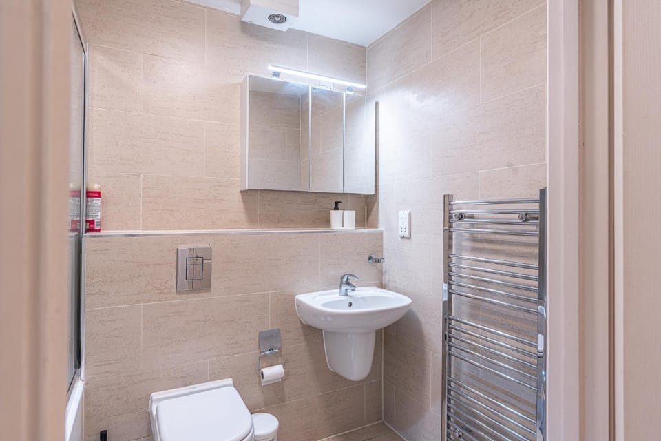 Historic City of London Gem 1 Min to Cannon St Apartment in London