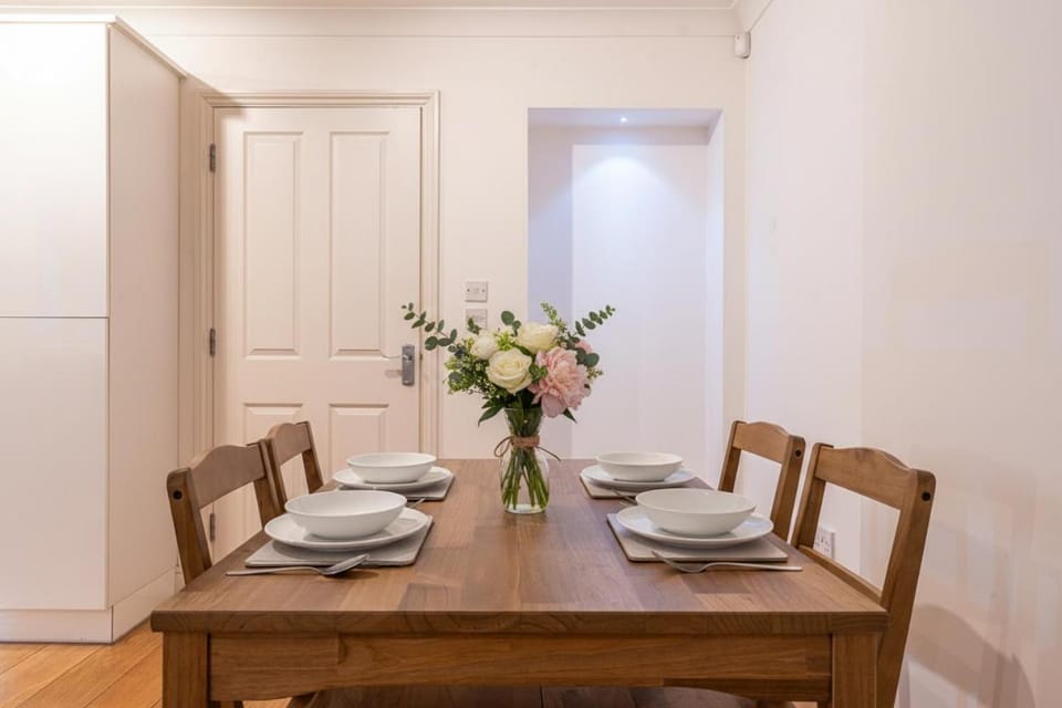 Historic City of London Gem 1 Min to Cannon St Apartment in London