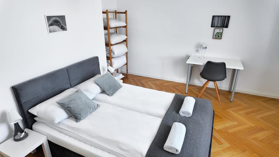 Photo of the whole room, Bedroom