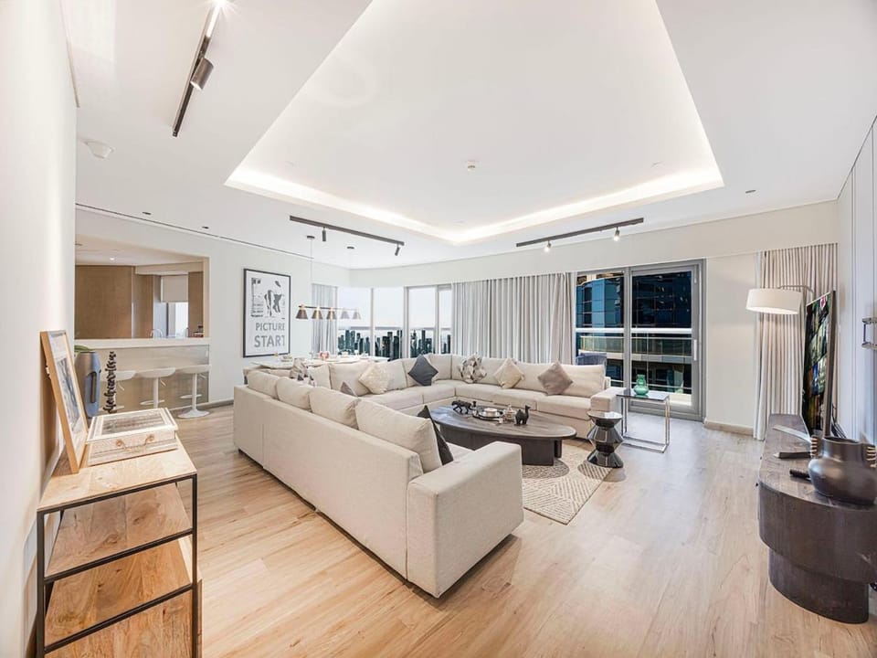 Spacious 3BR in Paramount Tower Luxury Living Apartment in Dubai
