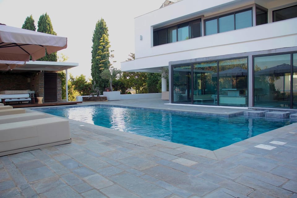 Swimming pool, sunbed