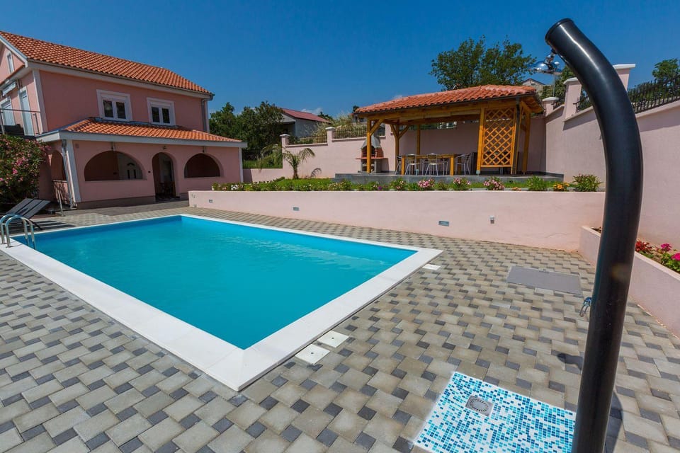 Hundefreundliche und moderne Villa mit Privatpool, Meerblick, BBQ-Bereich House in Crikvenica