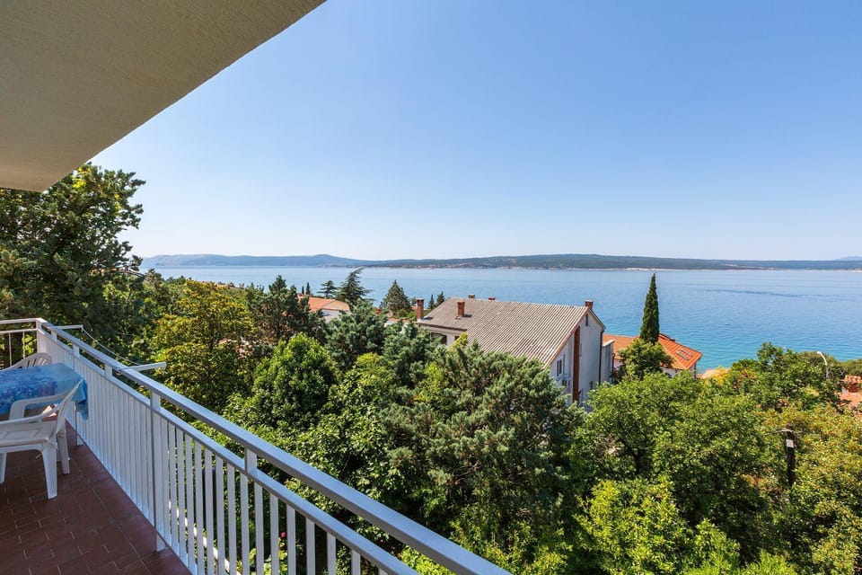 Charmantes Apartment nur 230 Meter zum Sandstrand mit Meerblick, WiFi, Parkplatz Apartment in Crikvenica