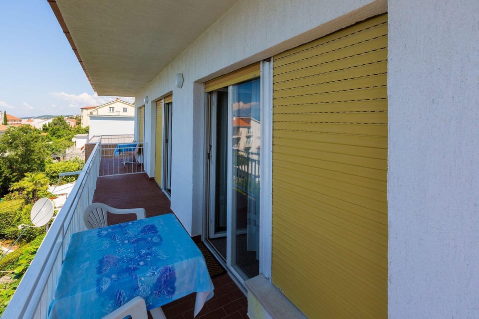 Charmantes Apartment nur 230 Meter zum Sandstrand mit Meerblick, WiFi, Parkplatz Apartment in Crikvenica
