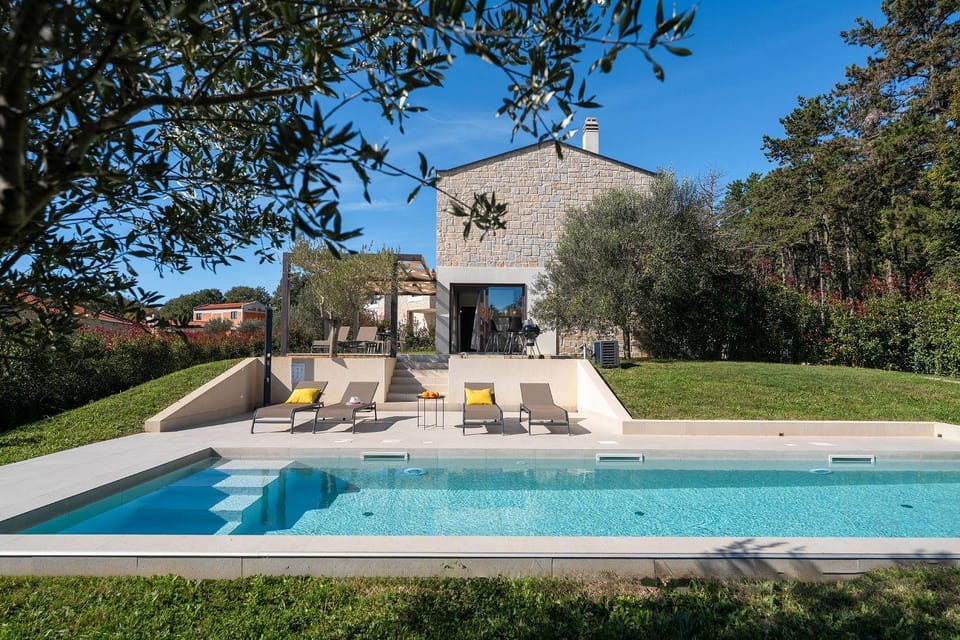 Malerische Steinvilla mit Privatpool, fantastischem Panoramablick, Garten und Grill House in Istria County
