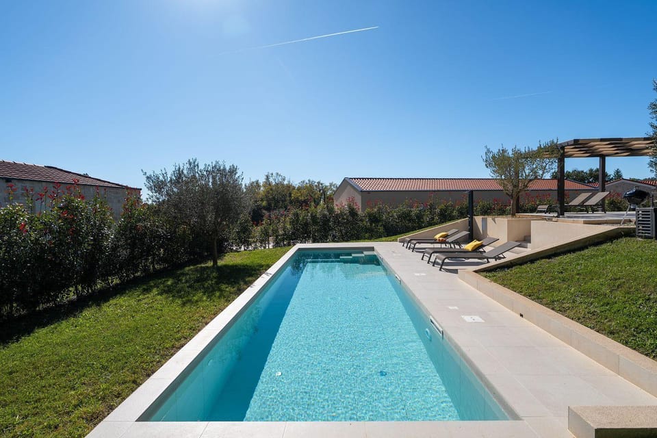 Malerische Steinvilla mit Privatpool, fantastischem Panoramablick, Garten und Grill House in Istria County