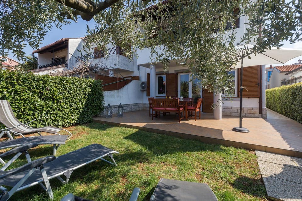 Hundefreundliches Ferienhaus nur 700 Meter zum Strand mit Grill, Waschmaschine House in Poreč