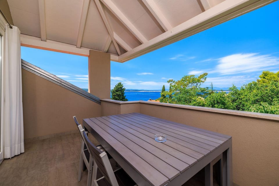 Modernes Penthouse nur 200 Meter zum Sandstrand mit Meerblick und Parkplatz Apartment in Crikvenica