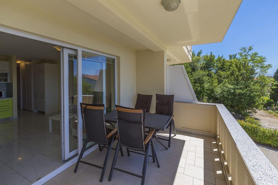 Modernes Apartment nur 390 Meter zum Strand mit herrlichem Meerblick und Parkplatz Apartment in Primorje-Gorski Kotar County