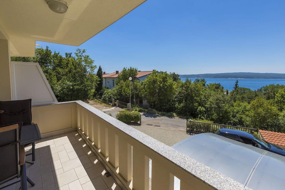 Modernes Apartment nur 390 Meter zum Strand mit herrlichem Meerblick und Parkplatz Apartment in Primorje-Gorski Kotar County