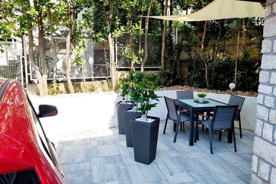Modernes Apartment nur 300 Meter zum Strand mit Grillplatz und Privatparkplatz Apartment in Crikvenica
