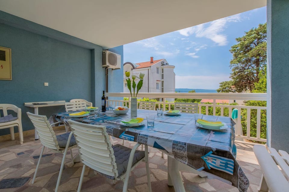 Großes Apartment nur 300 Meter zum Strand mit Meerblick und Waschmaschine Apartment in Crikvenica
