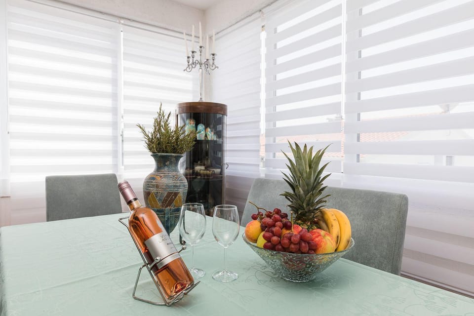 Lichtdurchflutetes Apartment nur 200 Meter zum Strand mit Meerblick, Haustiere erlaubt Apartment in Crikvenica