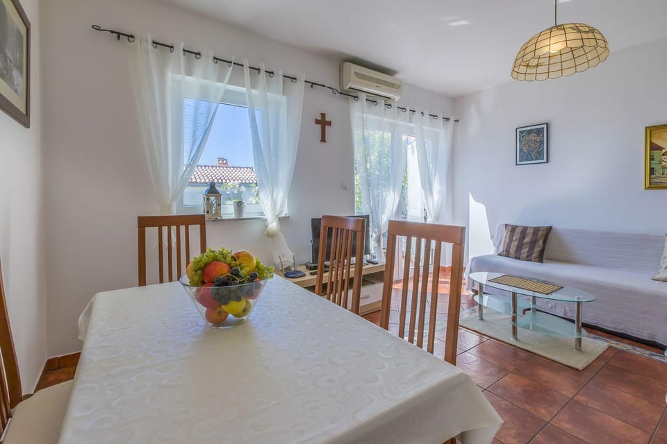 Charmantes Apartment mit 2 Fahrrädern und nur 400 Meter zum Strand Apartment in Primorje-Gorski Kotar County