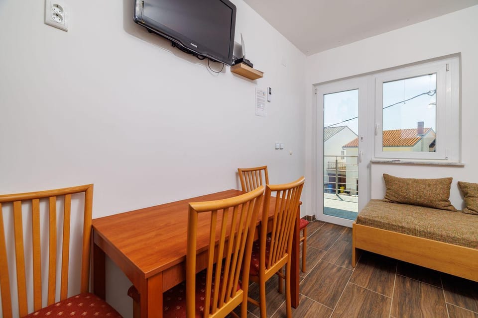 Idyllisches Studio-Apartment mit Meerblick, Privatparkplatz, Klima, WiFi Apartment in Crikvenica