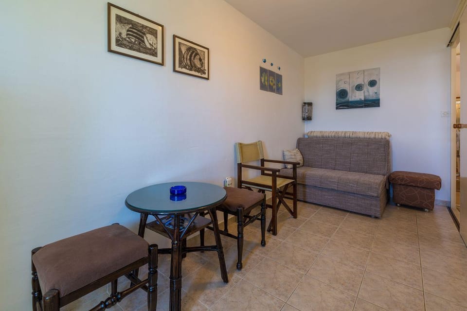 Liebevolles Apartment mit Meerblick, Parkplatz, Garten, Grill - Haustiere erlaubt Apartment in Crikvenica