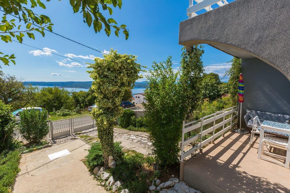 Liebevolles Apartment mit Meerblick, Parkplatz, Garten, Grill - Haustiere erlaubt Apartment in Crikvenica