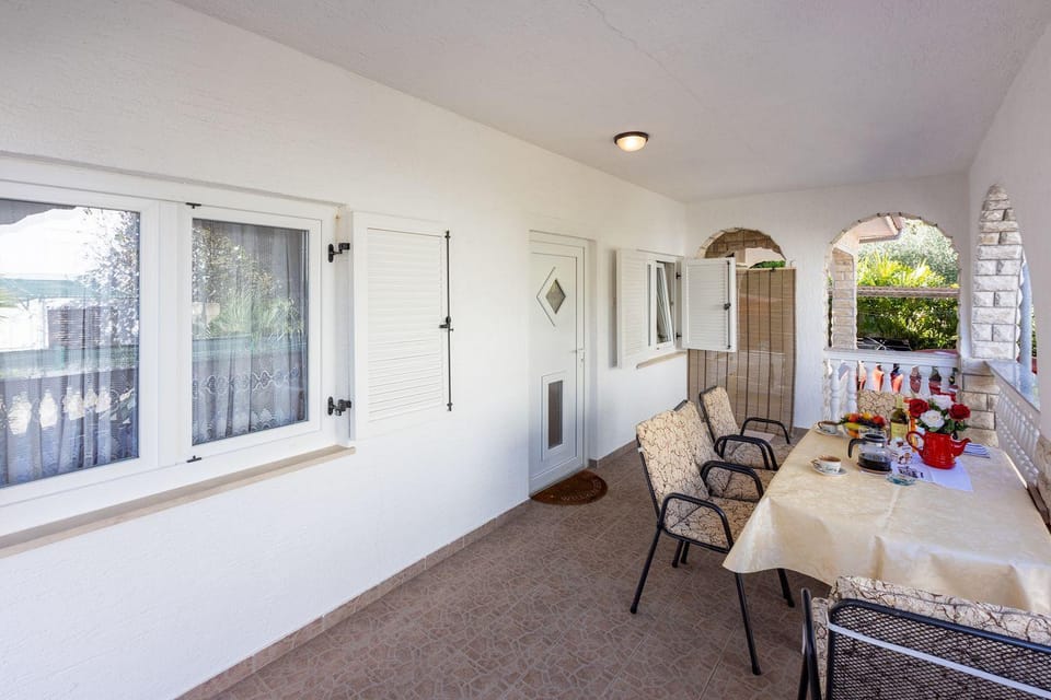 Mediterranes Apartment nur 750 Meter zum Strand mit Grill, Klima, WiFi Apartment in Primorje-Gorski Kotar County