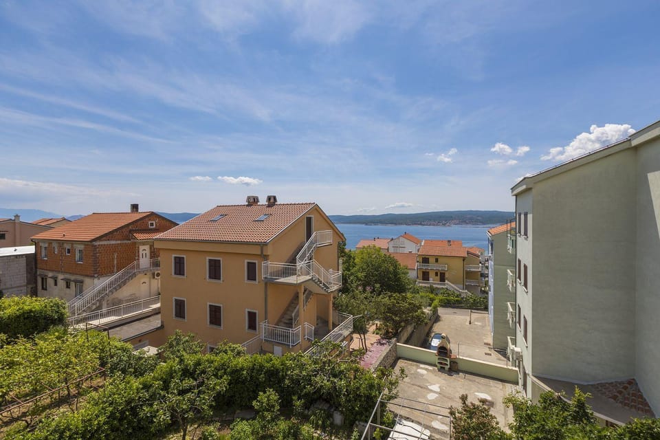 Cozy Apartment mit Meerblick, Privatparkplatz, Garten, Klima, WiFi Apartment in Crikvenica