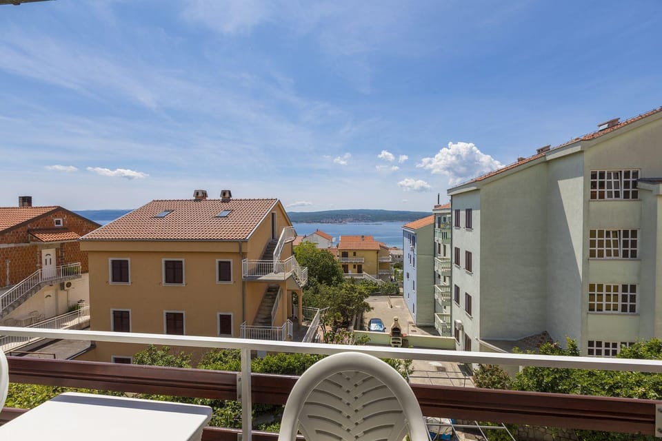 Cozy Apartment mit Meerblick, Privatparkplatz, Garten, Klima, WiFi Apartment in Crikvenica