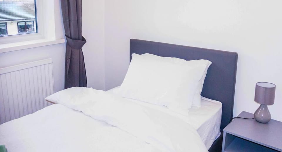 Spacious Newport Home Near ICC & Local Attractions Apartment in Newport