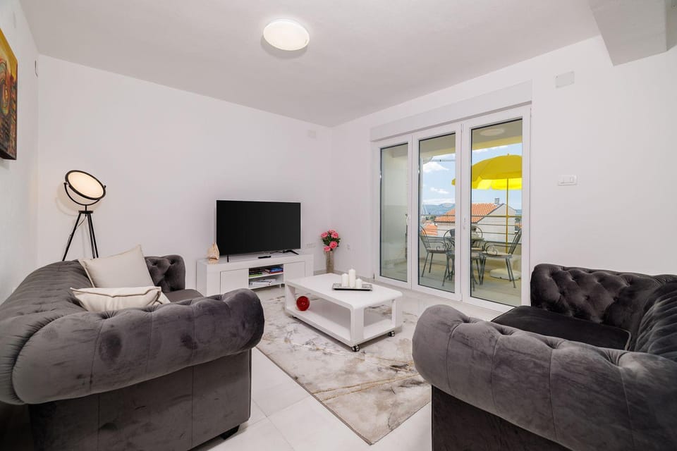 Ausgefallenes Apartment nur 650 Meter zum Sandstrand mit Meerblick Apartment in Primorje-Gorski Kotar County