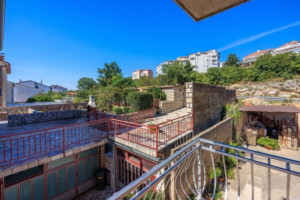 Komfortables Apartment nur 400 Meter zum Strand mit Meerblick, Grillbereich, Klima Apartment in Crikvenica