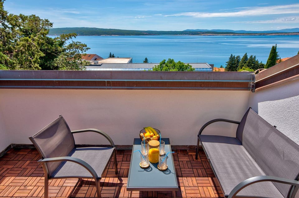 Moderne Penthousewohnung nur 180 Meter zum Strand mit herrlicher Dachterrasse Apartment in Crikvenica