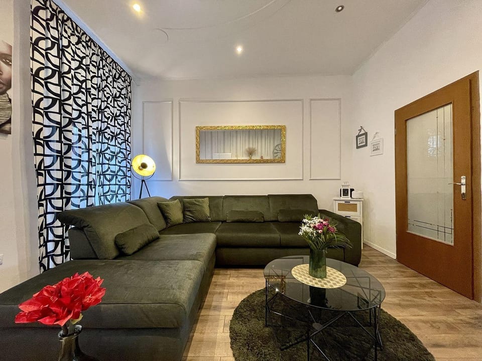 Modernes Ferienhaus in der Altstadt nur 180 Meter zum Strand mit Parkplatz, Grill, Klima House in Crikvenica