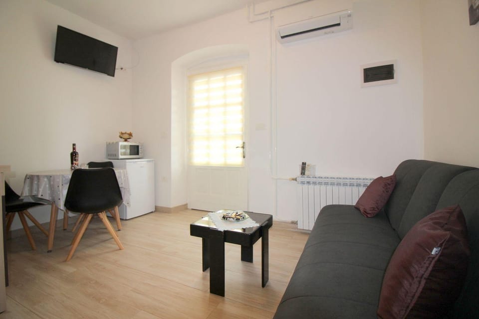 Hundefreundliches Apartment im Zentrum von Porec und nur 400 Meter zum Strand Apartment in Poreč