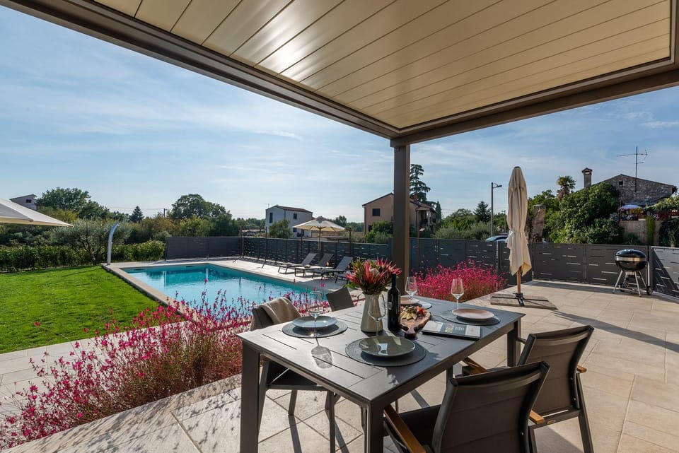 Atemberaubende Steinvila mit privatem Salzwasserpool mit bekannter Taverne ums Eck House in Istria County