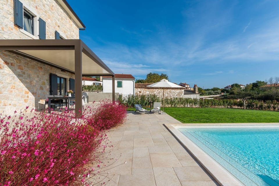 Atemberaubende Steinvila mit privatem Salzwasserpool mit bekannter Taverne ums Eck House in Istria County