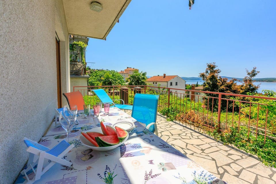 Einzigartiges Apartment nur 200 Meter zum Sandstrand mit Meerblick, Parkplatz, Liegen, Klima Apartment in Crikvenica