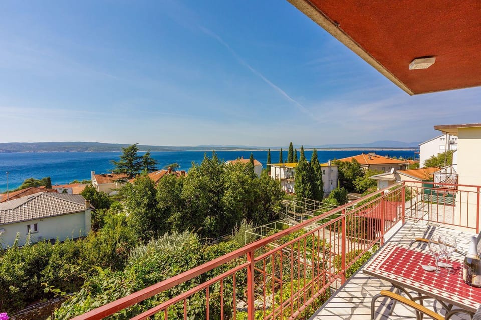 Beeindruckendes Apartment nur 200 Meter zum Sandstrand mit Panoramablick Apartment in Crikvenica