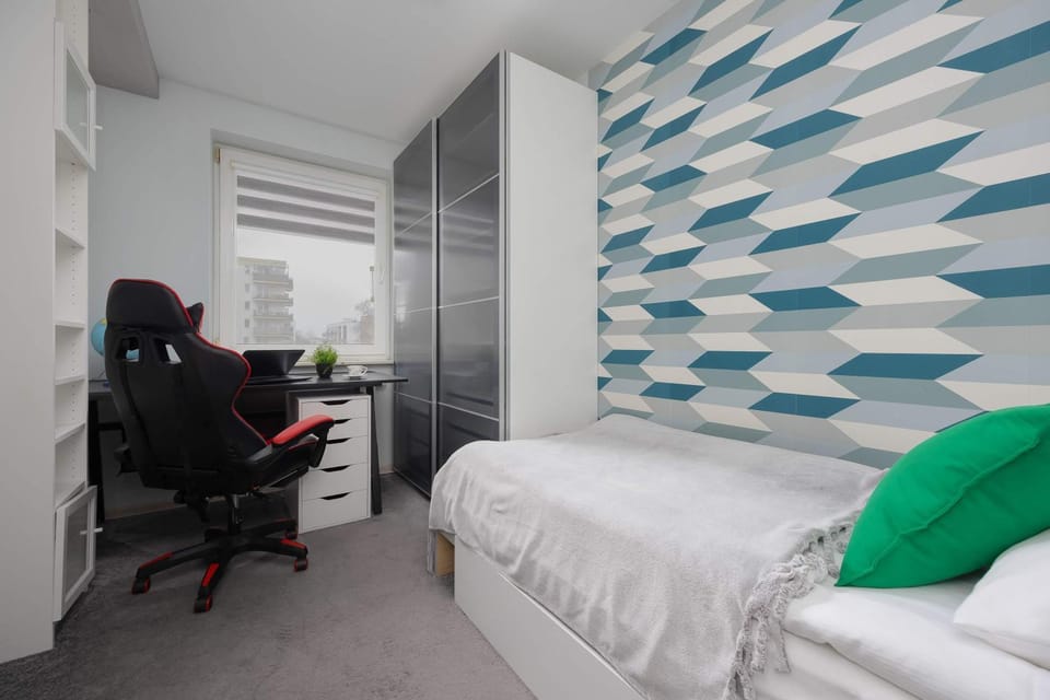Bed, Photo of the whole room, Seating area, Bedroom
