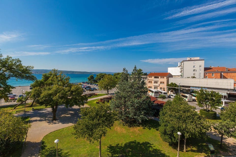 Zentrumsnahes Apartment nur 130 Meter zum Strand mit Meerblick - Hunde willkommen Apartment in Crikvenica