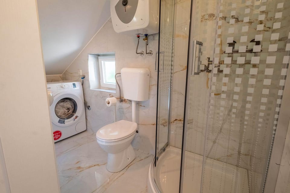 Lauschiges und zentrumsnahes Apartment mit Privatparkplatz und Waschmaschine Apartment in Novi Vinodolski