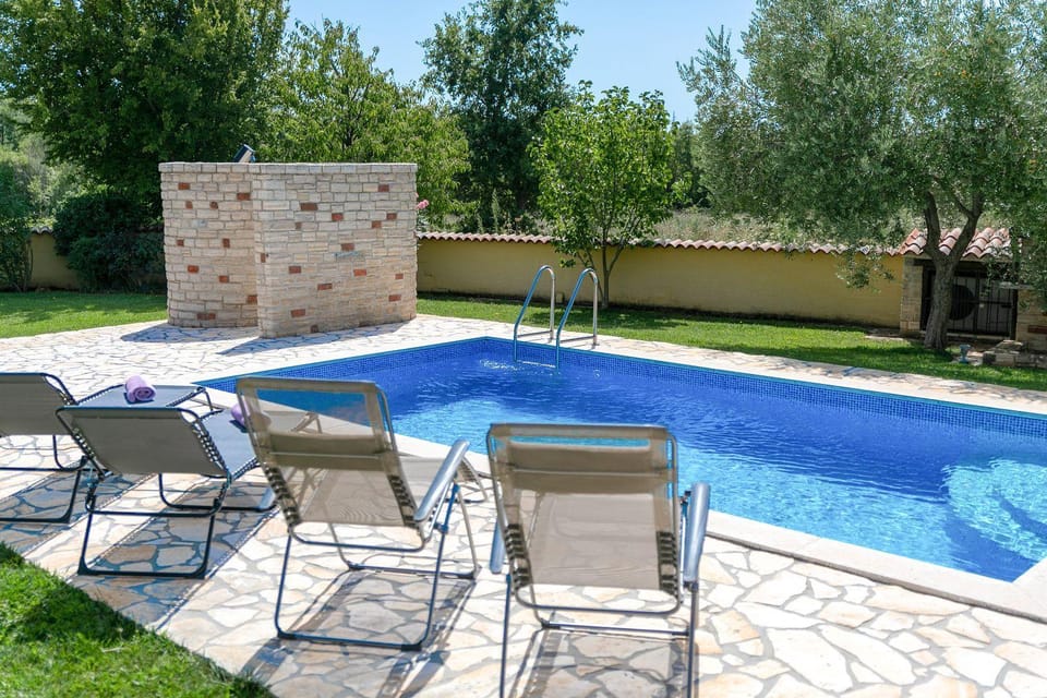 Mediterrane Villa mit privatem Salzwasserpool, Babybett, Whirlpool, Tischtennis, Spielplatz House in Istria County