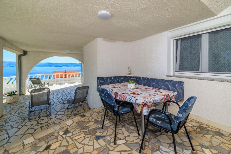 Malerisches Apartment mit traumhaften Meerblick, Grillplatz, Garten, Waschmaschine Apartment in Novi Vinodolski