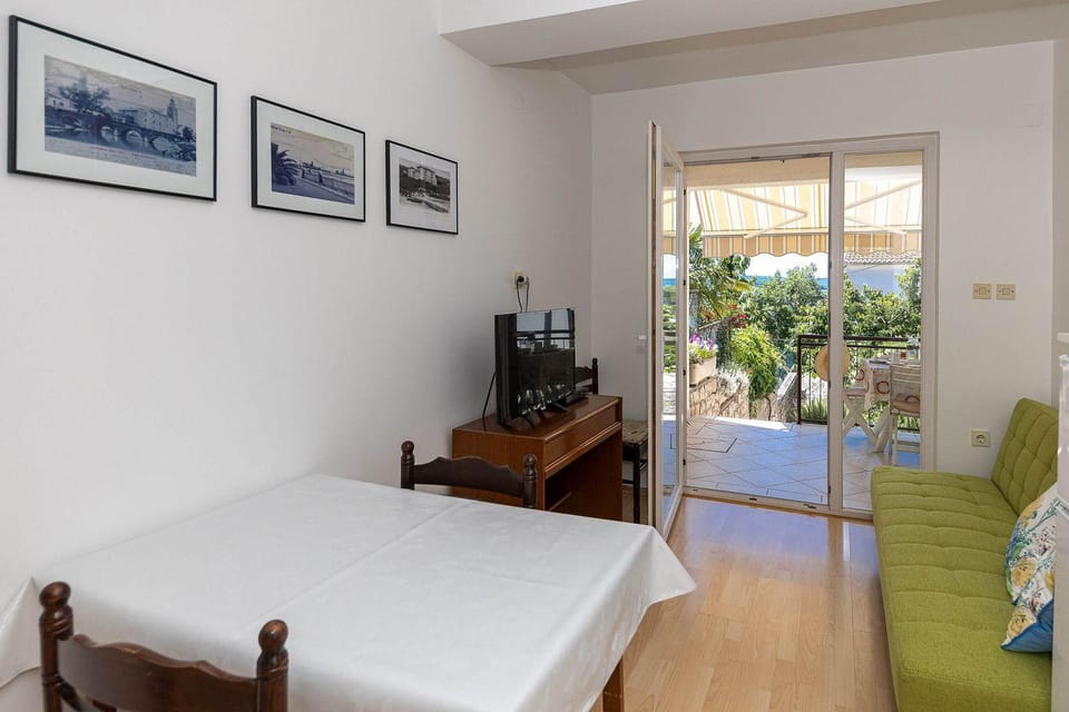 Malerisches Apartment nur 150 Meter zum Strand mit Privatparkplatz, Grill, Klima Apartment in Crikvenica