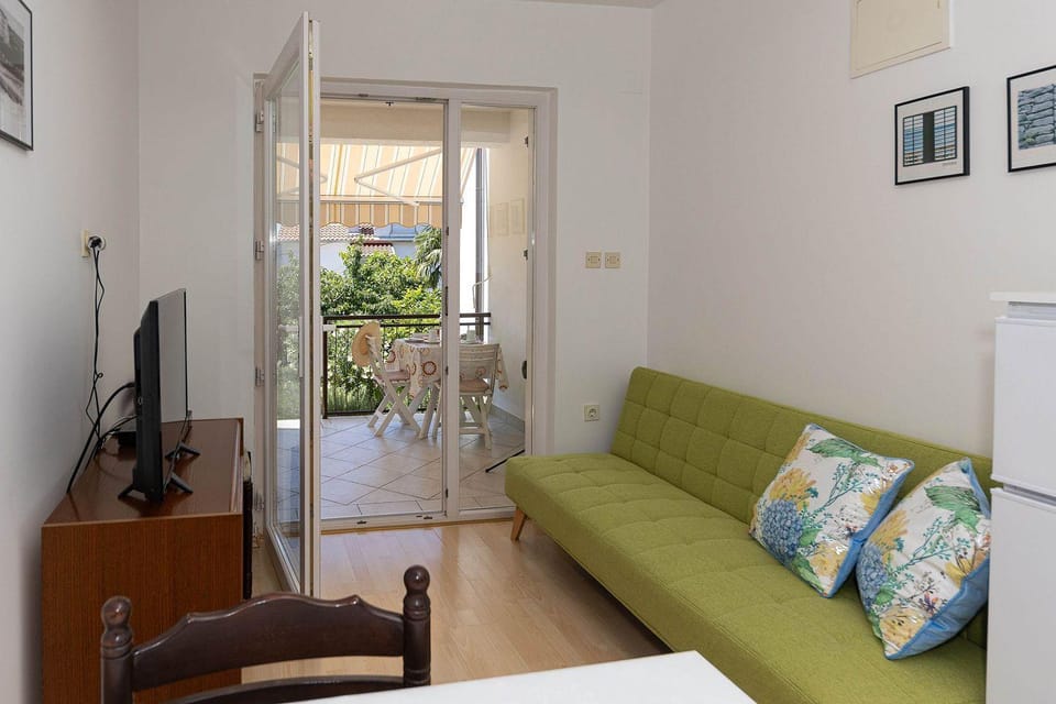 Malerisches Apartment nur 150 Meter zum Strand mit Privatparkplatz, Grill, Klima Apartment in Crikvenica