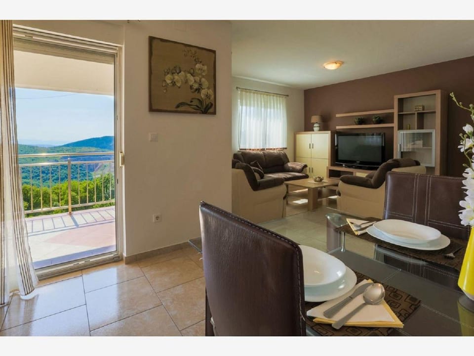 Besonderes Apartment mit Pool, Grillplatz, Waschmaschine, Meerblick, Klima Apartment in Crikvenica