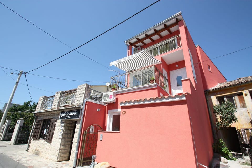 Romantisches Apartment nur 500 Meter zum Sandstrand mit Klima, WiFi, Waschmaschine Apartment in Crikvenica
