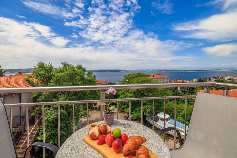 Helles Apartment nur 510 Meter zum Sandstrand mit Meerblick und Waschmaschine Apartment in Crikvenica